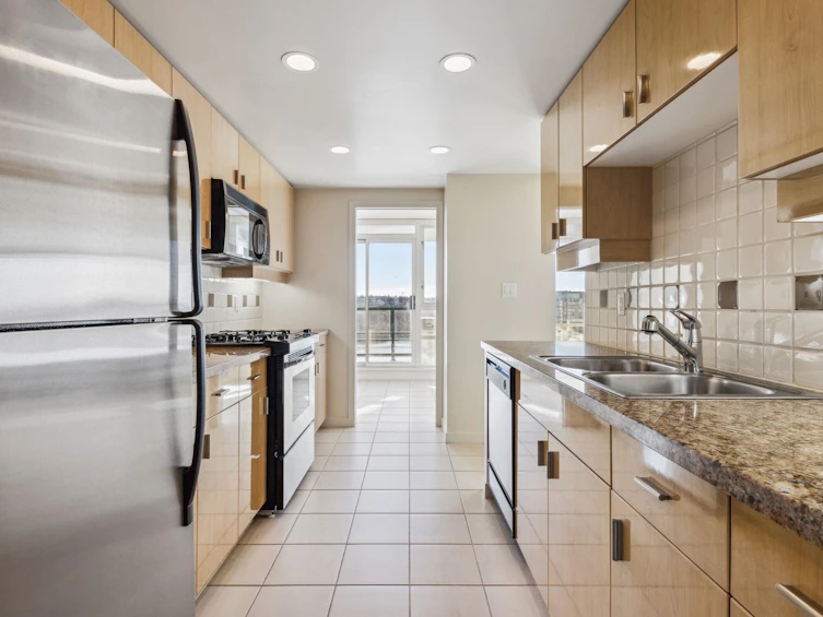 2307-1033 Marinaside Crescent, Vancouver, BC, V6Z 3A3 - 18