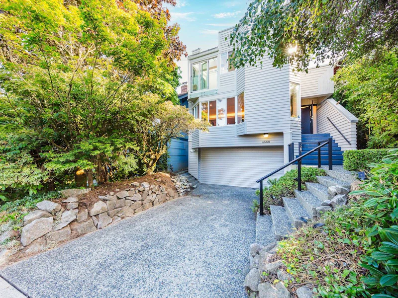4560 Belmont Avenue, Vancouver BC V6R 1C4