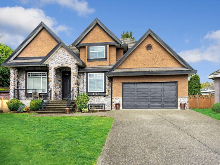 8733 163a Street, Surrey, BC, V4N 1C3