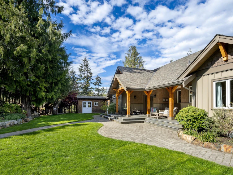 917 Elrond's Court, Bowen Island, BC, V0N 1G1 - 3