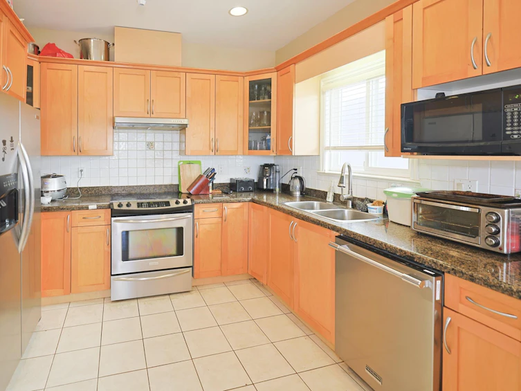 4888 Manor Street, Vancouver, BC, V5R 3Y2 - 4