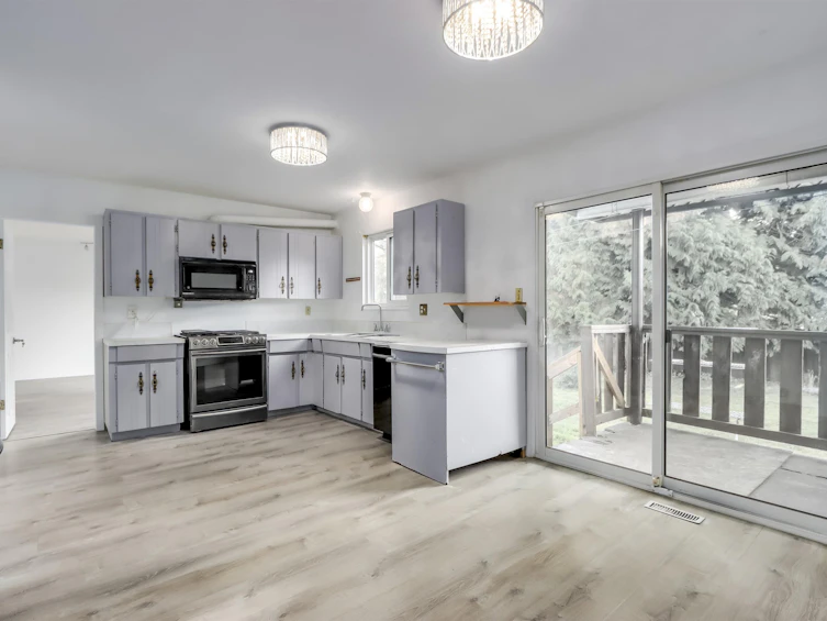 9872 133a Street, Surrey, BC, V3T 5G5 - 11