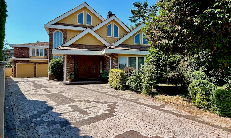 8351 Sunnywood Drive