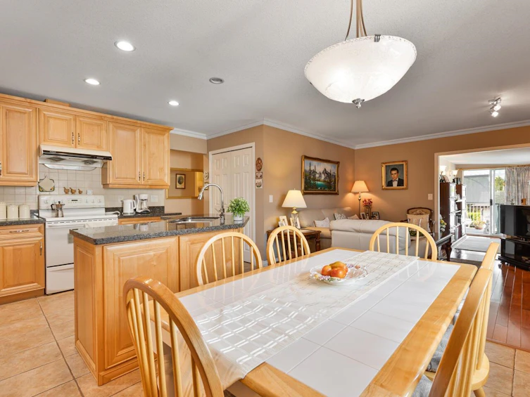 645 Thompson Avenue, Coquitlam, BC, V3J 3Z9 - 6