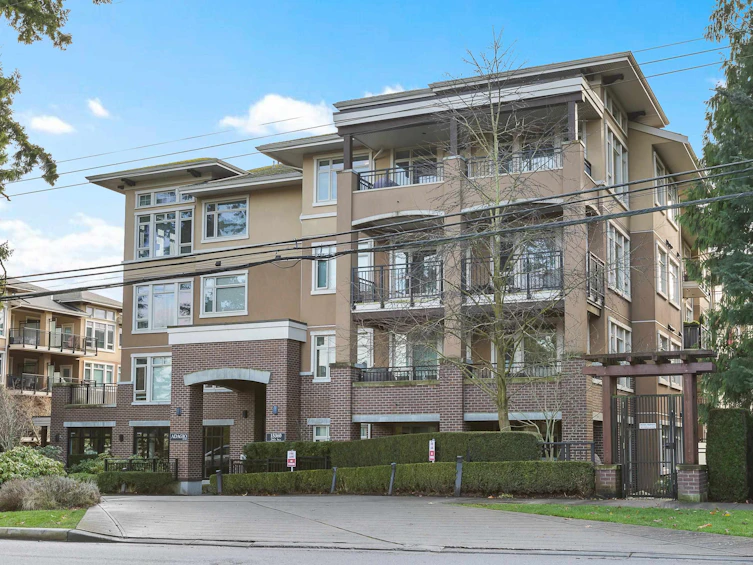 207-15360 20th Avenue, Surrey, BC, V4A 2A3 - 2