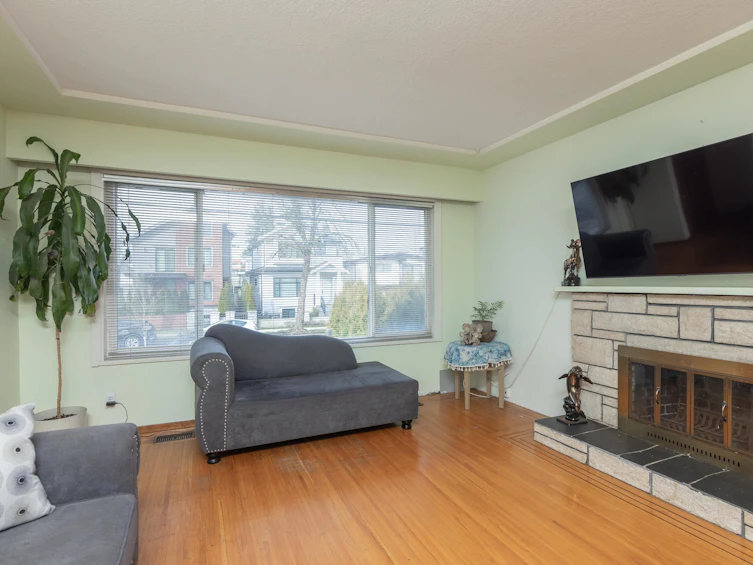 5098 Moss Street, Vancouver, BC, V5R 3T7 - 5