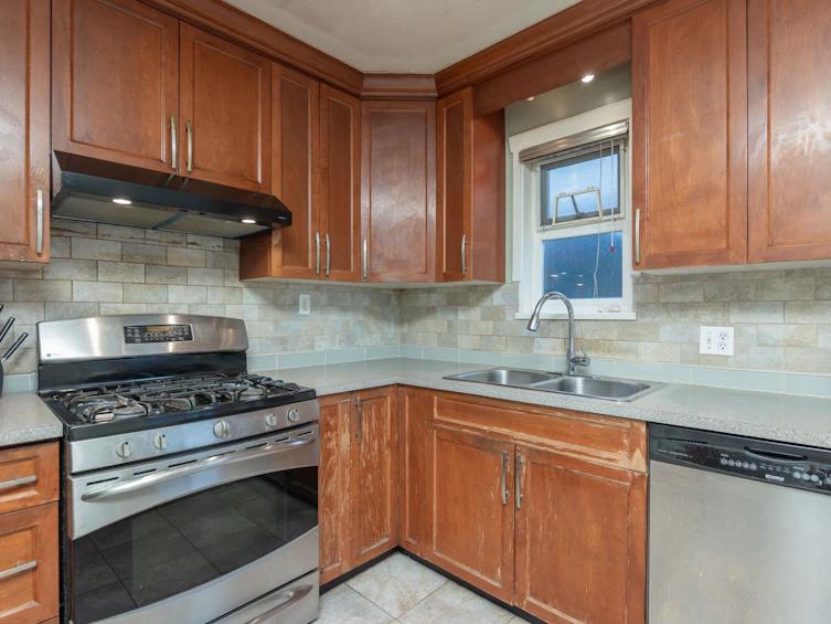 5098 Moss Street, Vancouver, BC, V5R 3T7 - 9