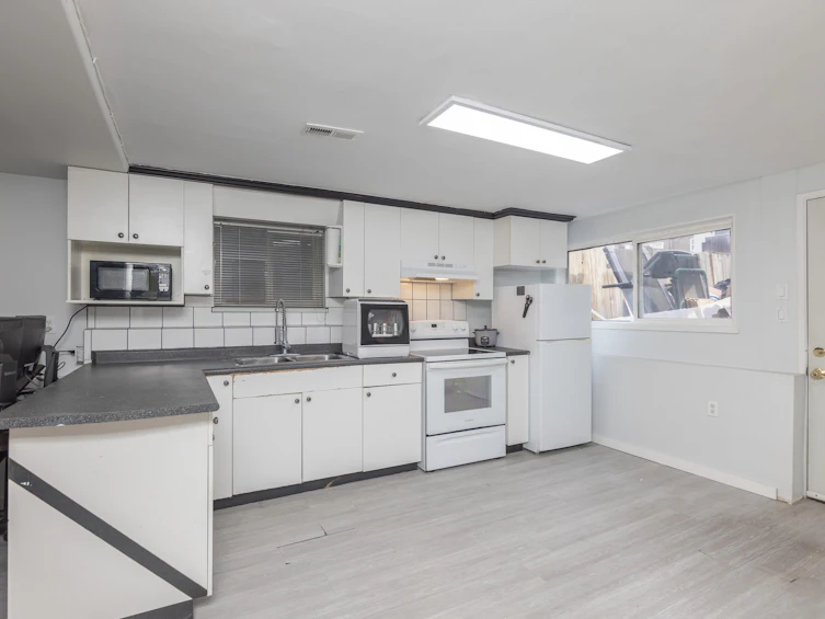 5098 Moss Street, Vancouver, BC, V5R 3T7 - 16