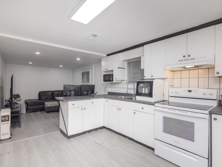 5098 Moss Street, Vancouver, BC, V5R 3T7 - 17