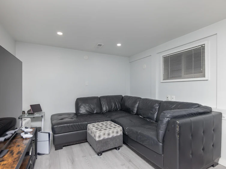5098 Moss Street, Vancouver, BC, V5R 3T7 - 19