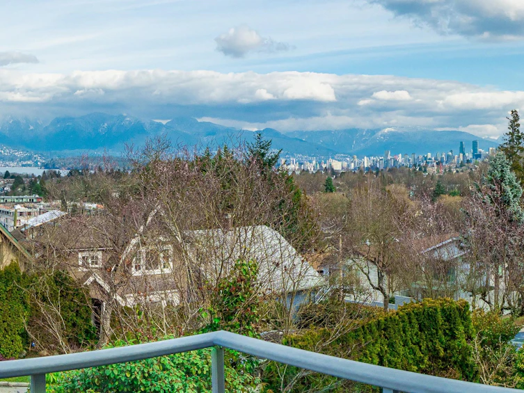 3762 W 13th Avenue, Vancouver, BC, V6R 2S6 - 2