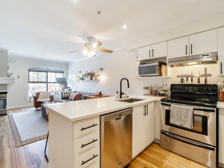 208-332 Lonsdale Avenue, North Vancouver, BC, V7M 3M5