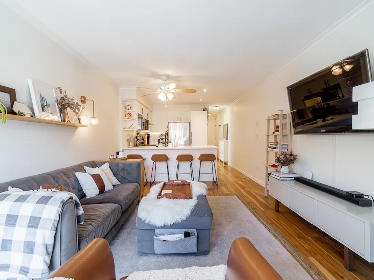 208-332 Lonsdale Avenue, North Vancouver, BC, V7M 3M5 - 5