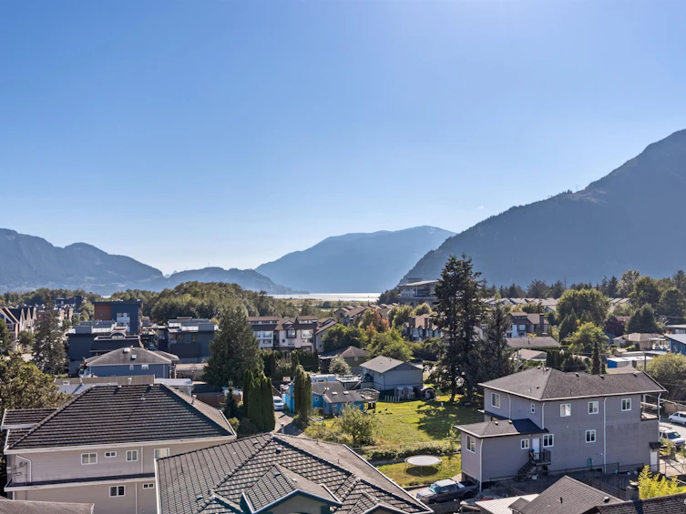 312-38013 Third Avenue, Squamish, BC, V8B 0Z8 - 3
