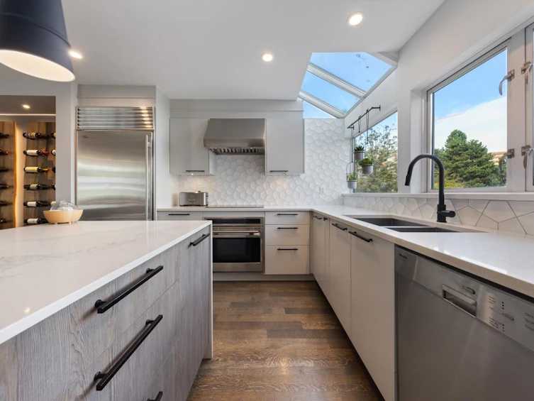 1594 Island Park Walk, Vancouver, BC, V6H 3Z8 - 8