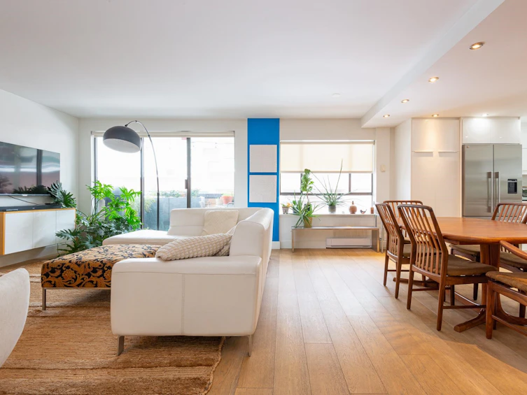 301-1337 W 10th Avenue, Vancouver, BC, V6H 1J7