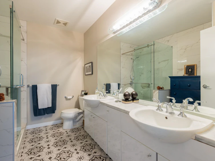 PH2301-188 E Esplanade Avenue, North Vancouver, BC, V7L 4Y1 - 21