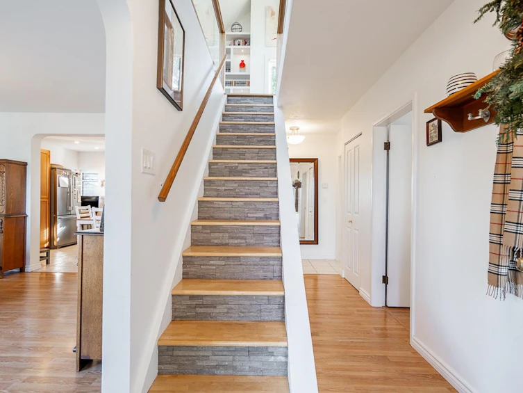 8464 15th Avenue, Burnaby, BC, V3N 1Y2 - 2