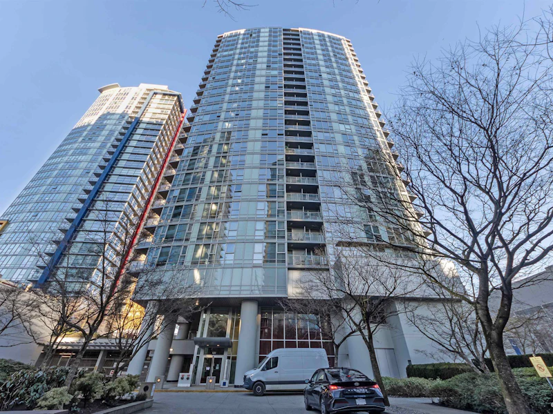 2208 - 131 Regiment Square, Vancouver BC V6B 1X6