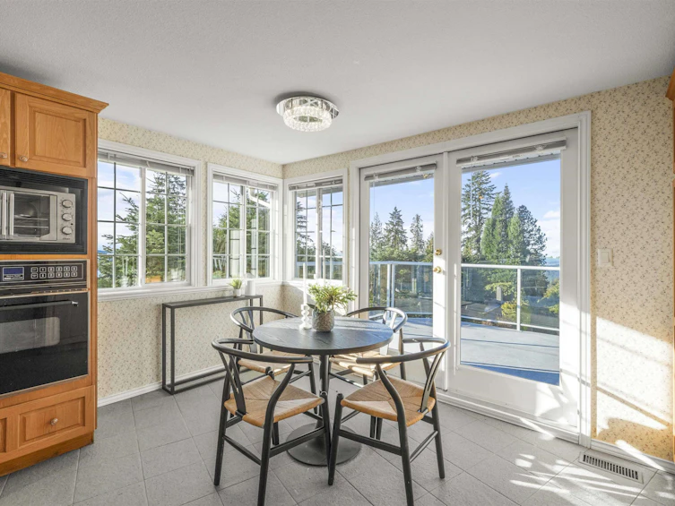 4138 St. Georges Avenue, North Vancouver, BC, V7N 1W8 - 8