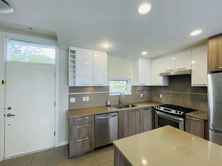 408-9350 University High Street, Burnaby, BC, V5A 0B6 - 6