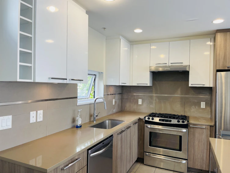 408-9350 University High Street, Burnaby, BC, V5A 0B6 - 7