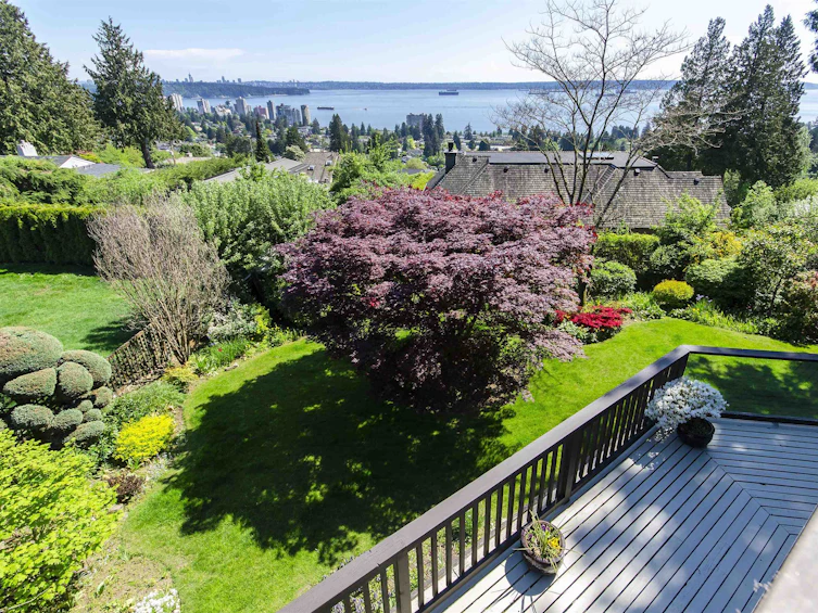 2440 Queens Avenue, West Vancouver, BC, V7V 2Y6