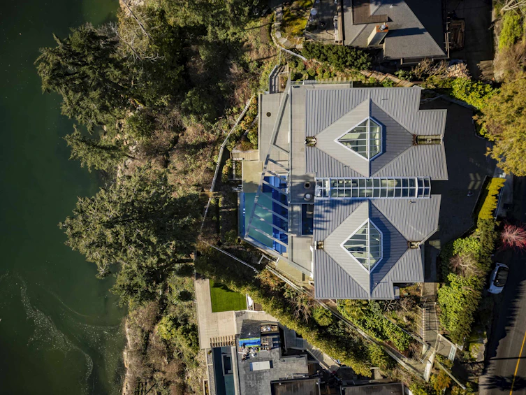 4580 Marine Drive, West Vancouver, BC, V7W 2N9 - 4