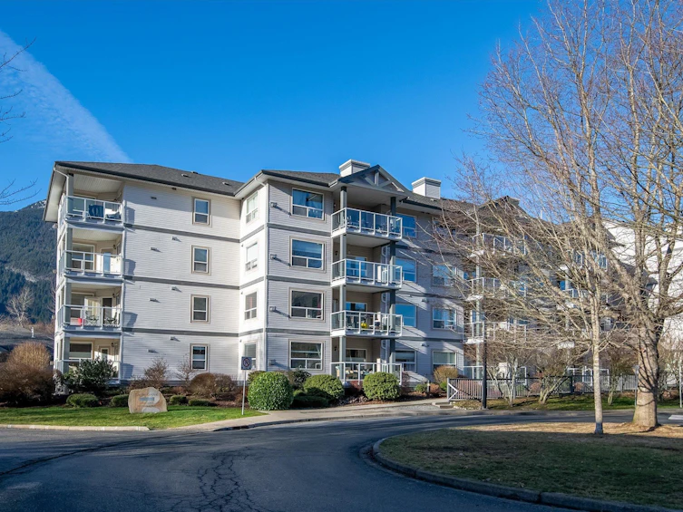 203-1203 Pemberton Avenue, Squamish, BC, V8B 0J7 - 2
