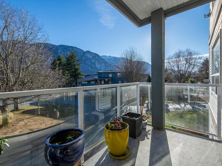 203-1203 Pemberton Avenue, Squamish, BC, V8B 0J7 - 4