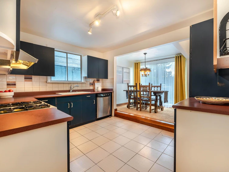 372 E 37th Avenue, Vancouver, BC, V5W 1E7 - 10