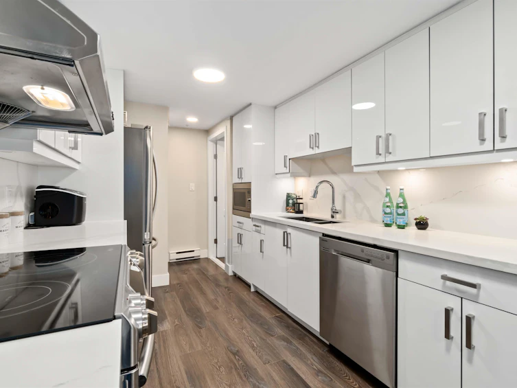 5633 Senlac Street, Vancouver, BC, V5R 6G8 - 7