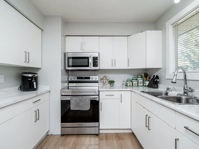 8186 111b Street, Delta, BC, V4C 4S6 - 8