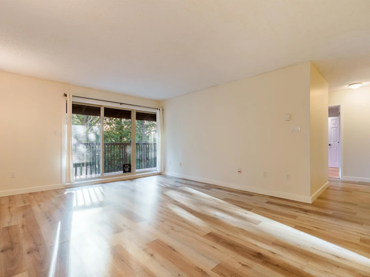 610-9867 Manchester Drive, Burnaby, BC, V3N 4P6 - 2