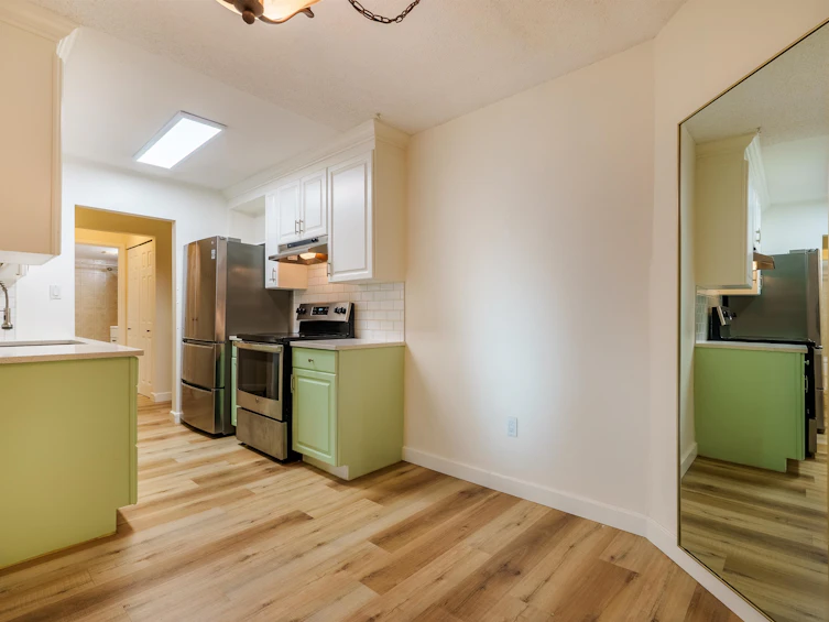 610-9867 Manchester Drive, Burnaby, BC, V3N 4P6 - 6