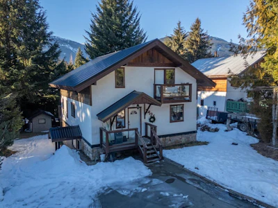 7425 Ambassador Crescent - 4