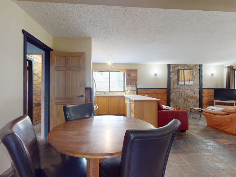 7425 Ambassador Crescent, Whistler, BC, V8E 0E4 - 9