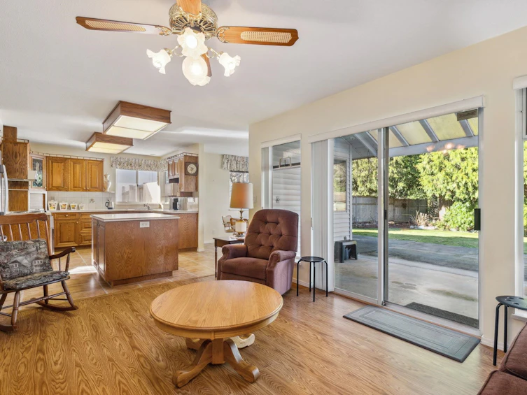 5117 2a Avenue, Delta, BC, V4M 3N7 - 3
