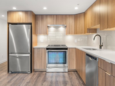 502-1365 Pemberton Avenue - 5