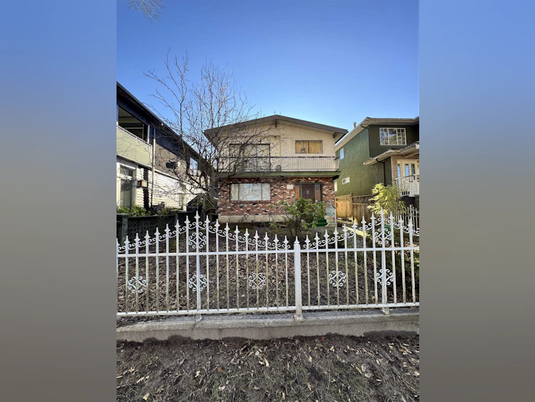 810 E 22nd Avenue, Vancouver, BC, V5V 1V7 - 2
