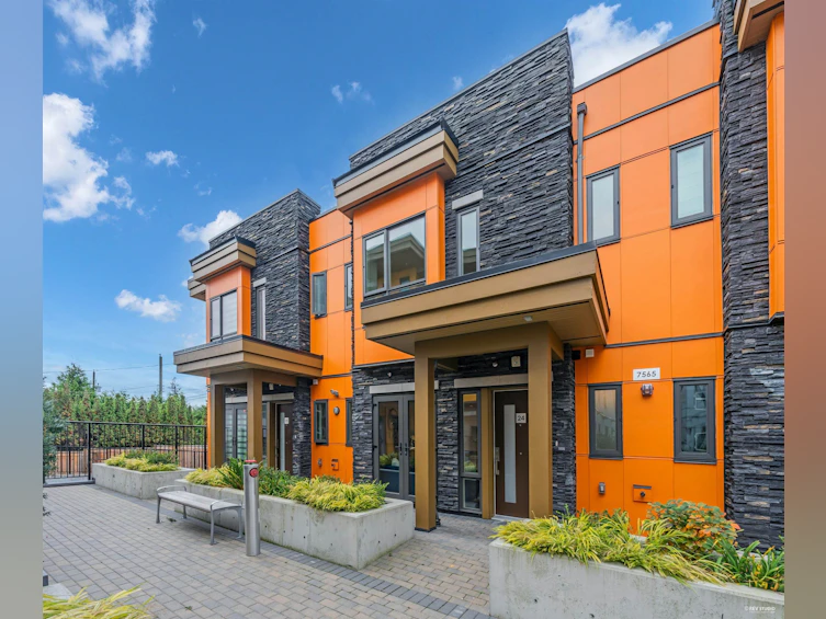 24-7565 Oak Street, Vancouver, BC, V6P 4A4 - 2