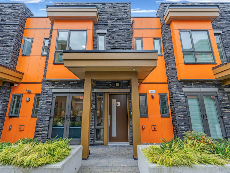 24-7565 Oak Street, Vancouver, BC, V6P 4A4 - 3