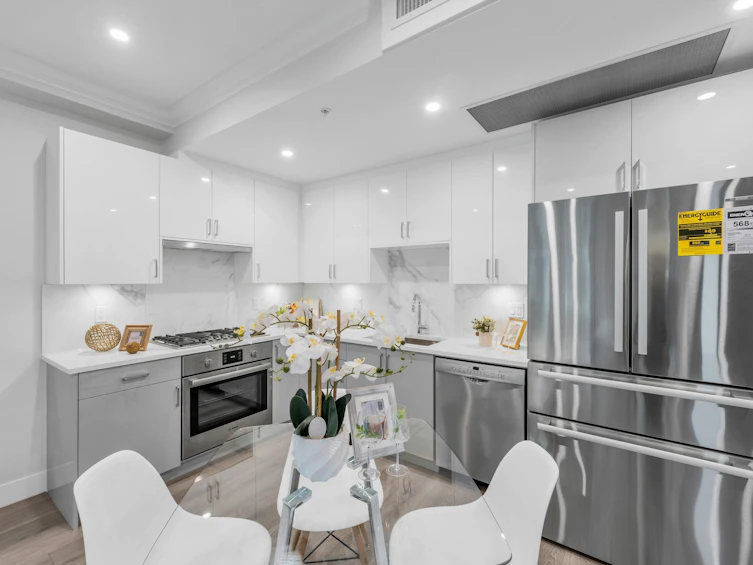 24-7565 Oak Street, Vancouver, BC, V6P 4A4 - 8