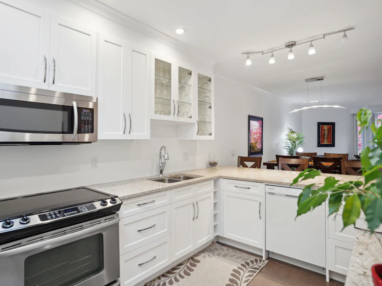 302-15300 17 Avenue, Surrey, BC, V4A 8Y6 - 2