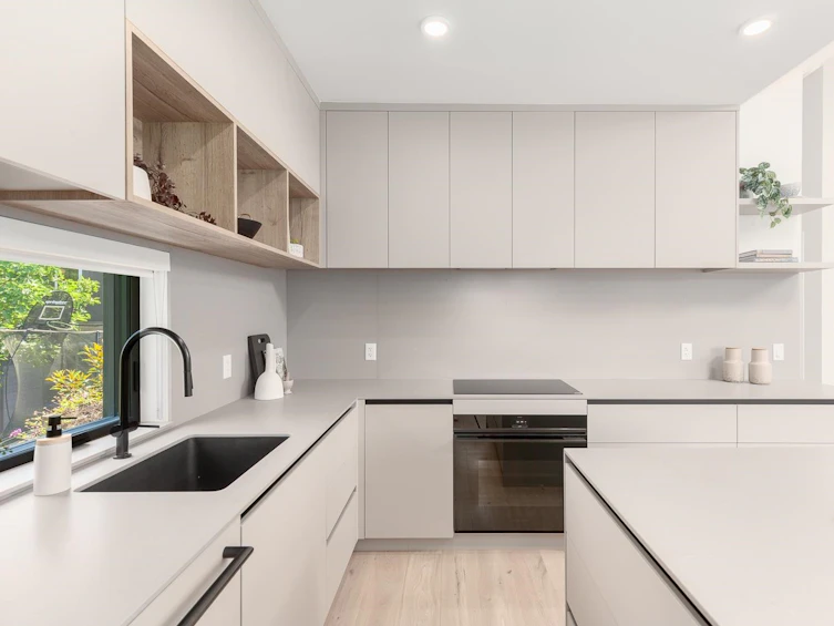 3860 Prince Albert Street, Vancouver, BC, V5V 1Y3 - 5