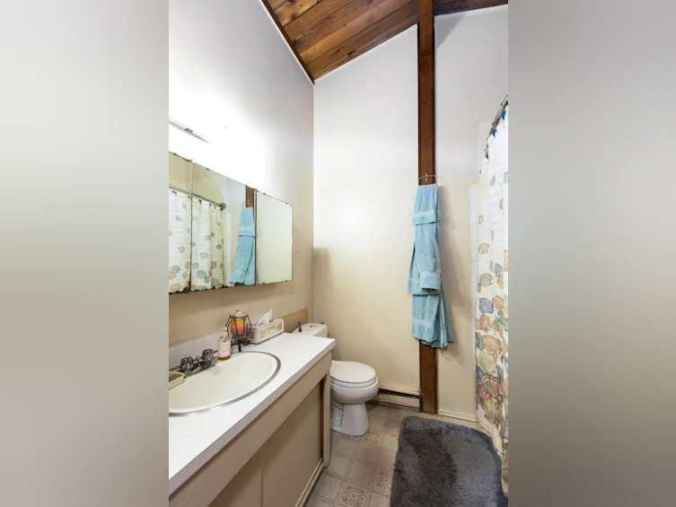 5672 Indian River Drive, North Vancouver, BC, V7G 2T8 - 23