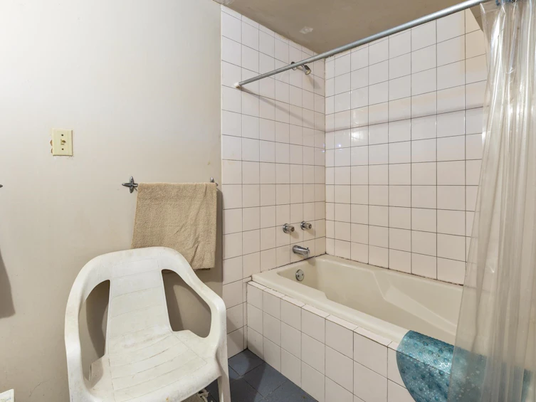 5672 Indian River Drive, North Vancouver, BC, V7G 2T8 - 28