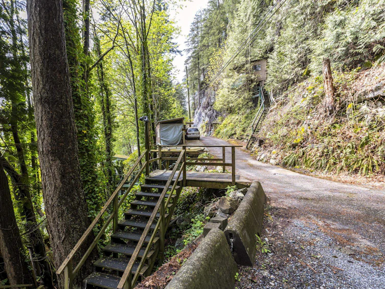 5672 Indian River Drive, North Vancouver, BC, V7G 2T8 - 39