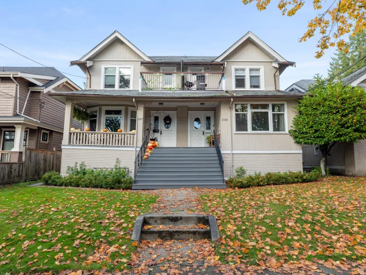 2335 W 8th Avenue, Vancouver, BC, V6K 2A8