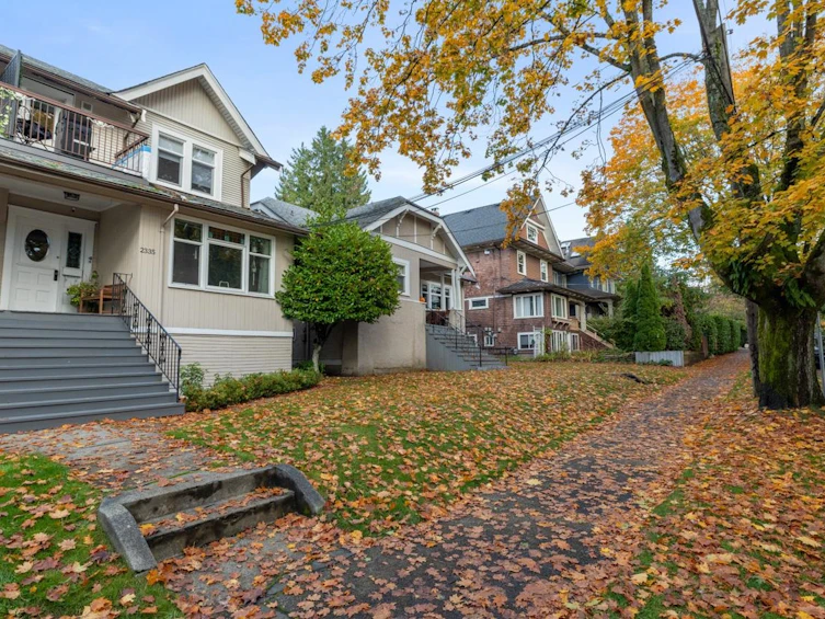 2335 W 8th Avenue, Vancouver, BC, V6K 2A8 - 2